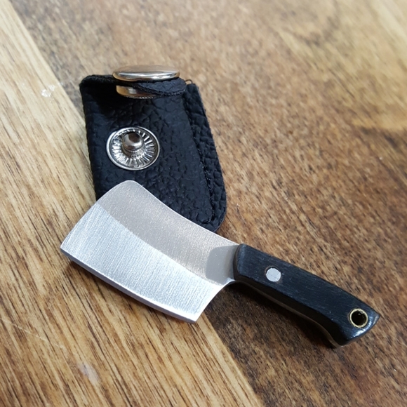 Other - Awesome mini knife keychain with sheath